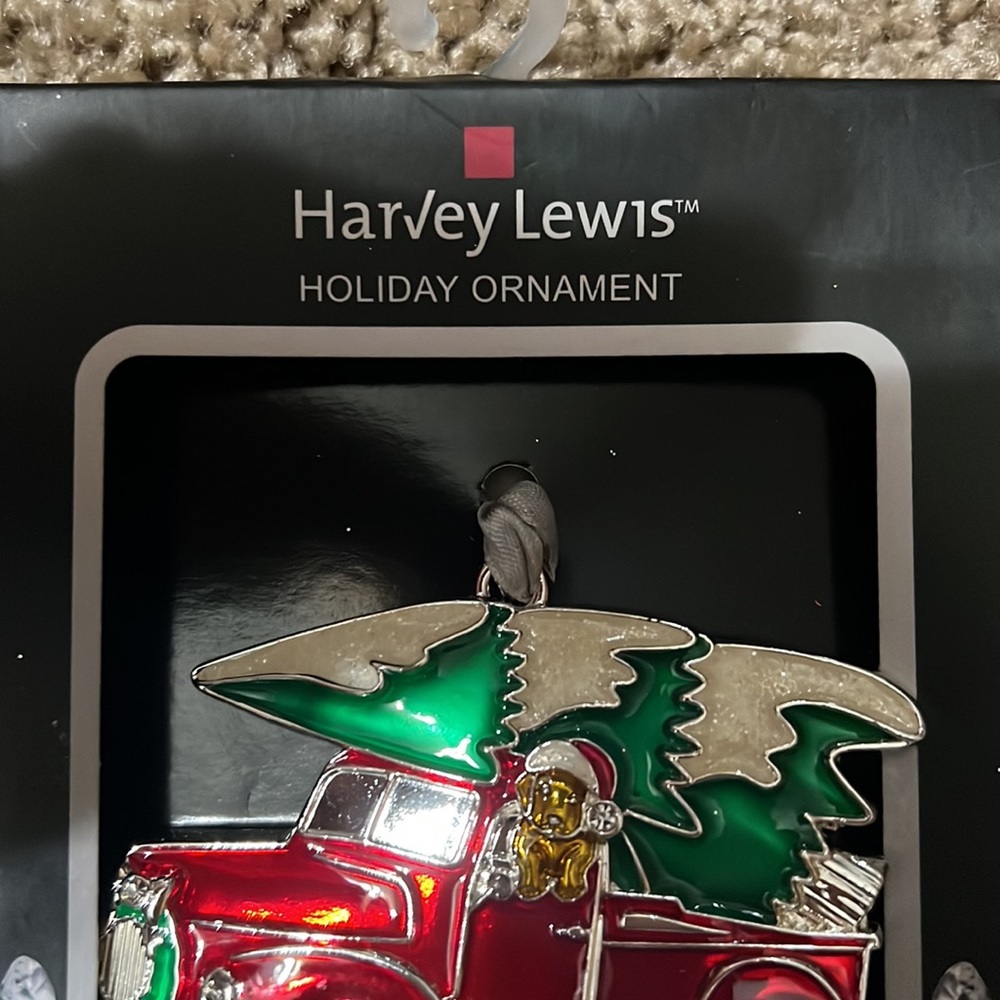 New Harvey Lewis Holiday Ornament Christmas Fine Crystals Dog Red Pickup Truck - Picture 3 of 3